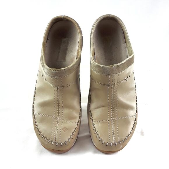 Leather Slip On Mules COLUMBIA Beige Flats Outdoor Shoe Sz 8 Outdoors Loungewear - Picture 4 of 9